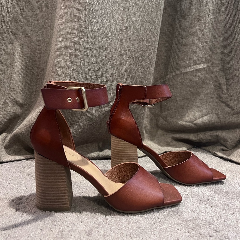 Madden Girl Never Worn Heeled Sandals Size 10